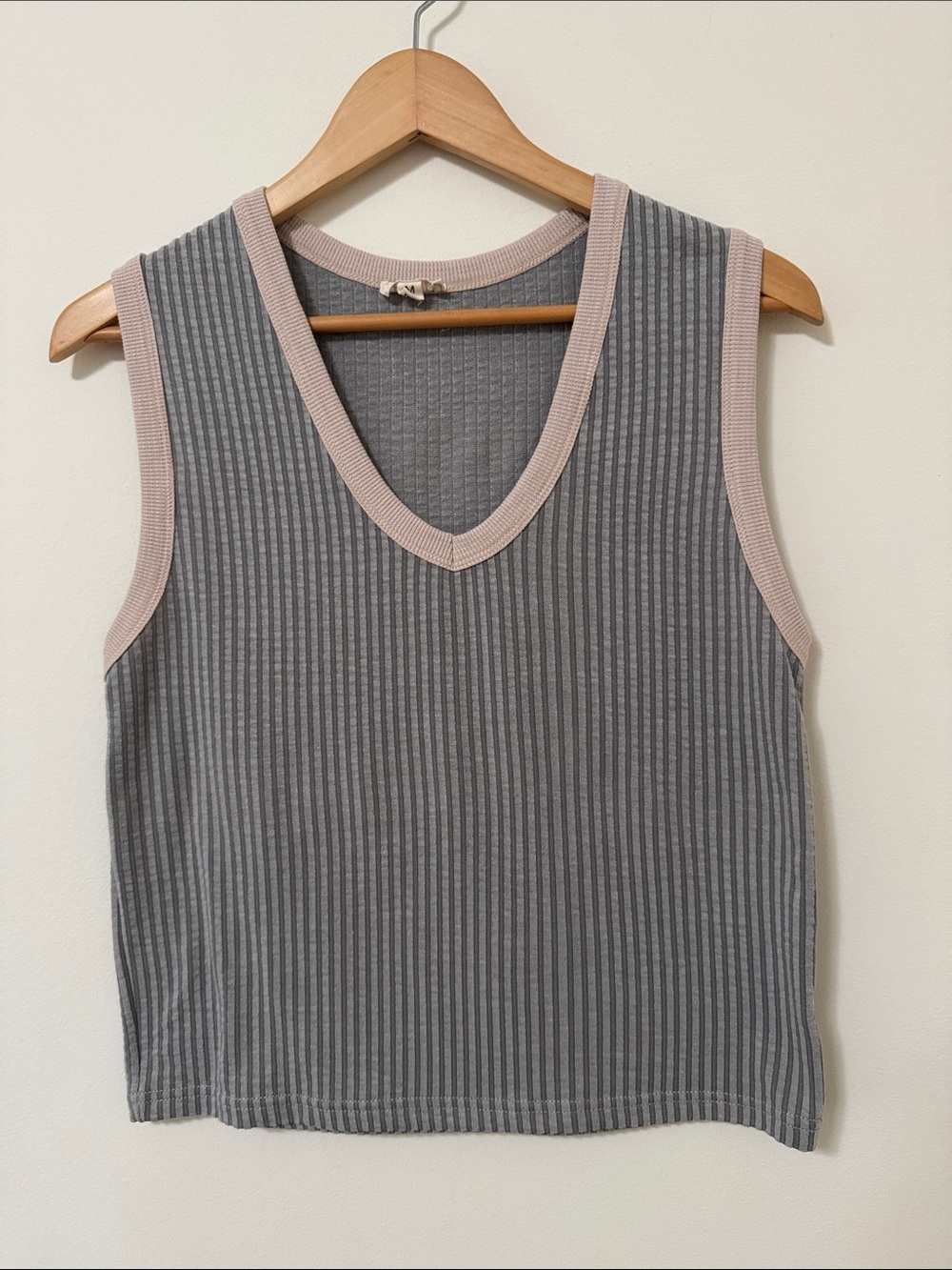 POL Ribbed V-Neck Tank Top in Gray with Pink Trim